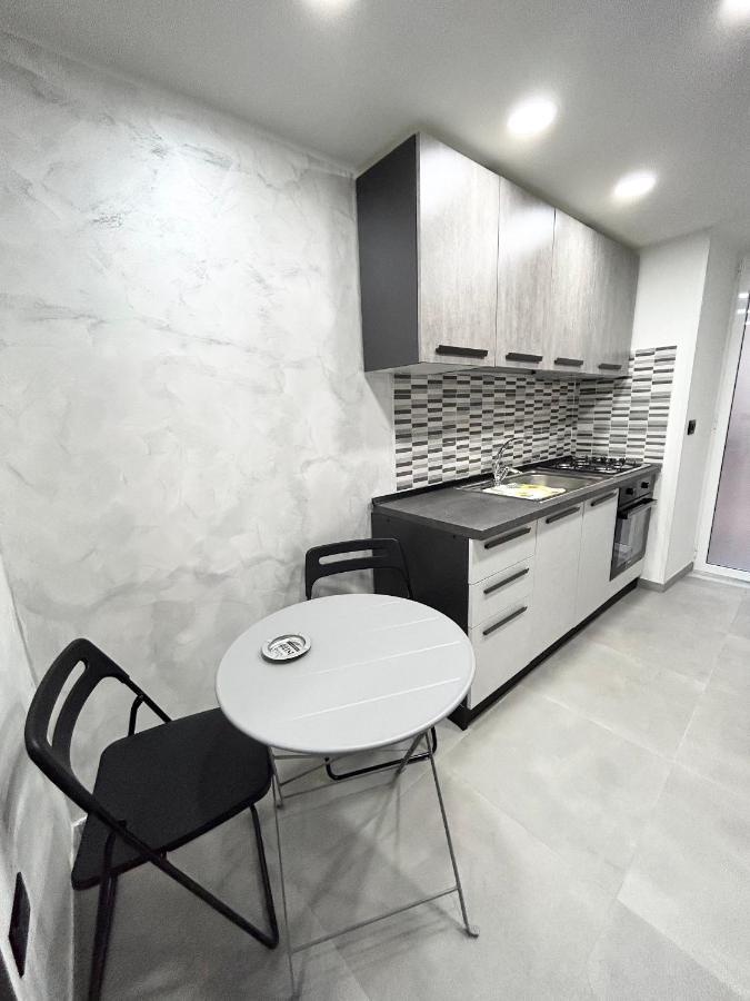 Luxury Home Valentino Наполи Екстериор снимка