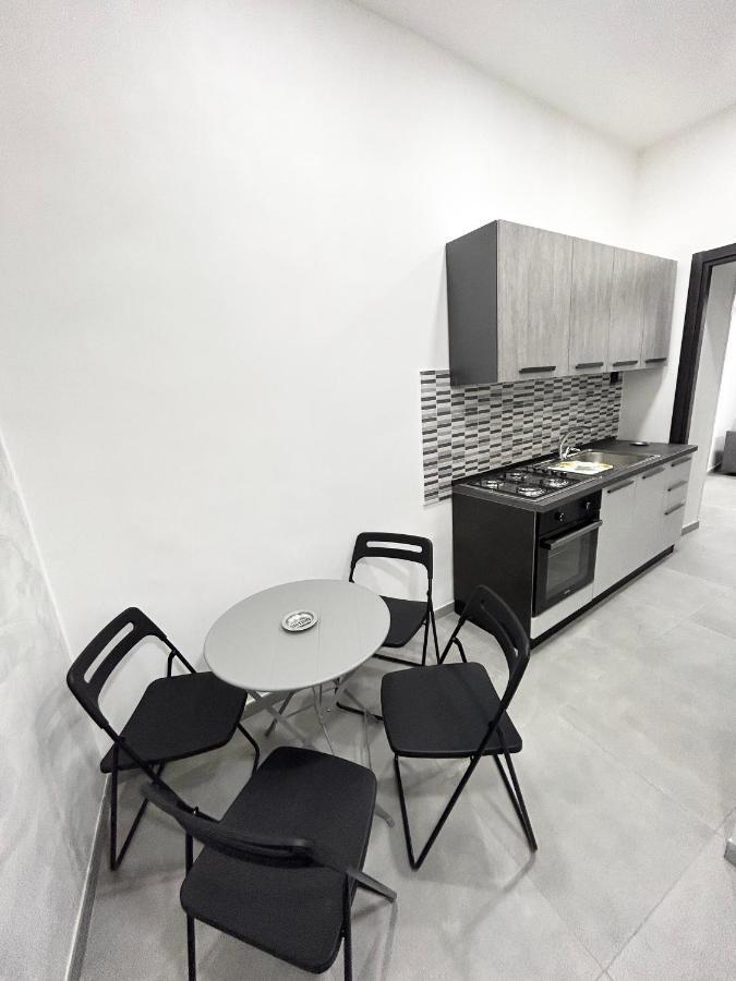 Luxury Home Valentino Наполи Екстериор снимка